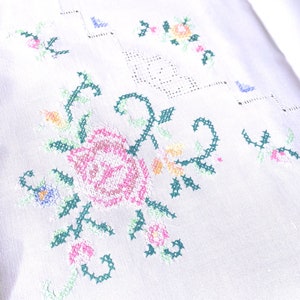 Vintage tablecloth/embroidered flowers tablecloth/square tablecloth/vintage decor/vintage embroidery/French vintage