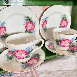 Trio di tazze da tè in porcellana Duchess vintage: motivo a rose rosa