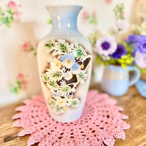 Jarrón chino vintage con flores azules: decoración art déco