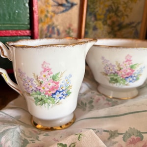 Vintage jug and bowl set/vintage bowl/pink flower china jug/china jug/sugar bowl/vintage decor/vintage china