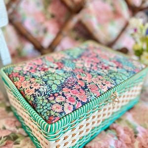 Vintage sewing box/green sewing box/vintage decor/vintage basket/vintage