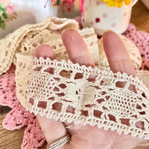 Vintage lace/lengths of lace/white lace/cream lace /lace bolts/French lace/vintage decor/ vintage haberdashery/lace scraps/ time worn