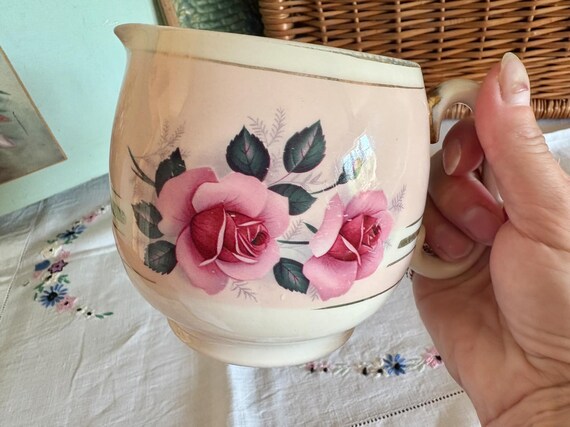 ヴィンテージ サドラー チャイナ ジャグ：ピンクのバラの花飾り - Etsy