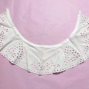 Vintage Cream Lace Collar: Floral Embroidered Haberdashery Bundle