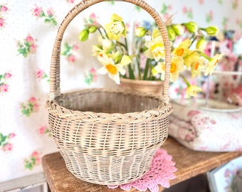 Cestino di vimini vintage: arredamento rotondo in stile country francese