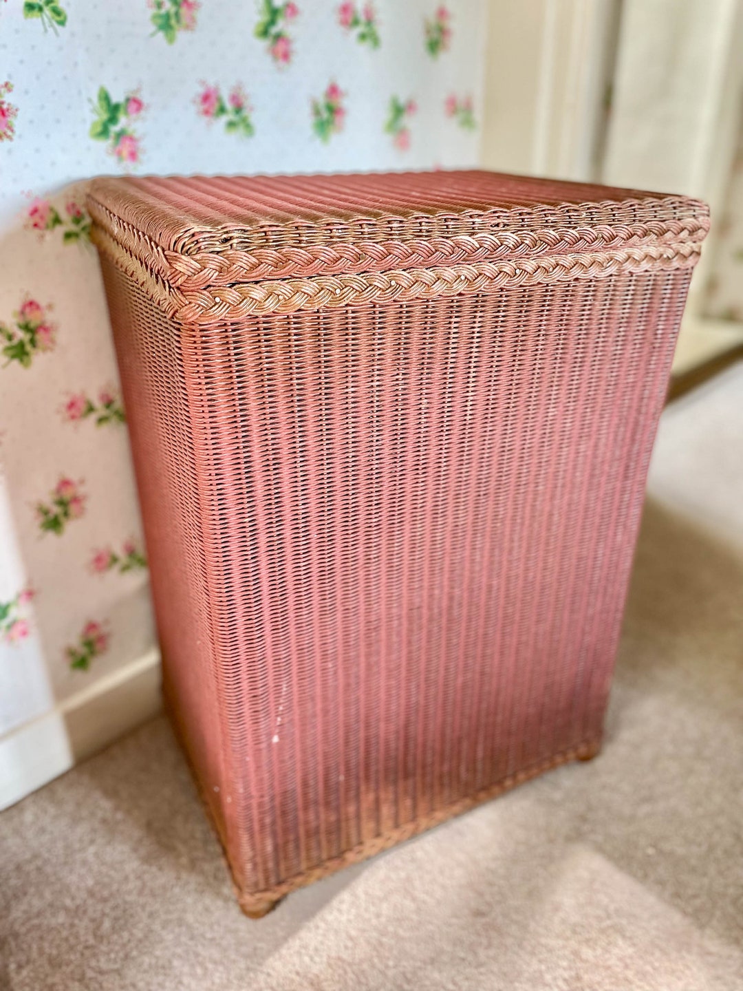 Vintage Basket/lloyd Loom Wicker Basket/lloyd Loom Style Wash Basket