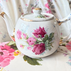 Vintage Floral China Tea Pot with Pink Roses – Decorative Pottery Jug