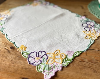 刺繍花ヴィンテージテーブルクロス：フレンチカントリーリネン、106 cm