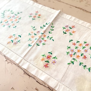 Vintage table centre/tray cloth/embroidered tray cloth/vintage decor/ vintage linen/ table centre/vintage embroidery for re working