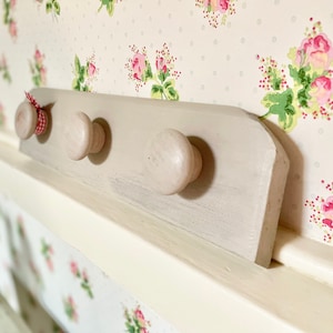 Vintage peg rail/ vintage wooden peg rack/coat rack/vintage decor/four hook peg rail/French vintage