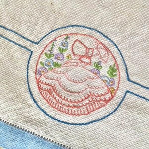 Toalla de mano de algodón bordada vintage: decoración de crinolina Lady
