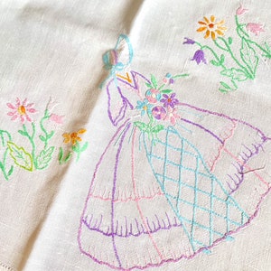 Vintage tablecloth/embroidered flowers tablecloth/square tablecloth/vintage decor/vintage embroidery/French vintage