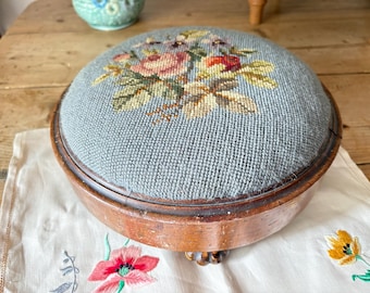 Kleiner vintage Hocker/Tapistisch / kleiner Hocker / Vintage Kurzhocker / Deko
