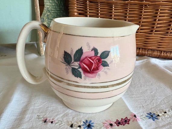 ヴィンテージ サドラー チャイナ ジャグ：ピンクのバラの花飾り - Etsy