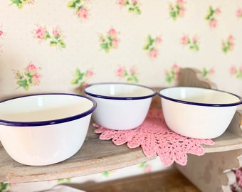 Vintage style enamel bowl/white enamel/white blue enamel/pudding basin/vintage decor /vintage / rustic kitchenalia/ plant pot