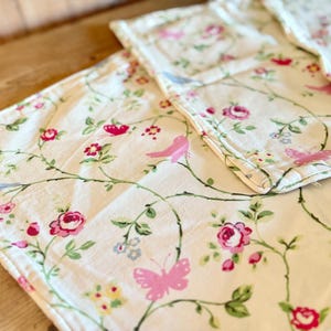 Vintage style cushions/pink ditsy cushion/Cath kidston style cushion/pink floral cushion/rose print/cushion slip/vintage decor/vintage linen