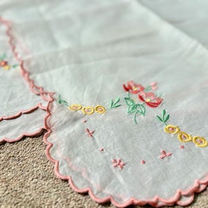 刺繍花ヴィンテージテーブルクロス：フレンチカントリーリネン、106 cm