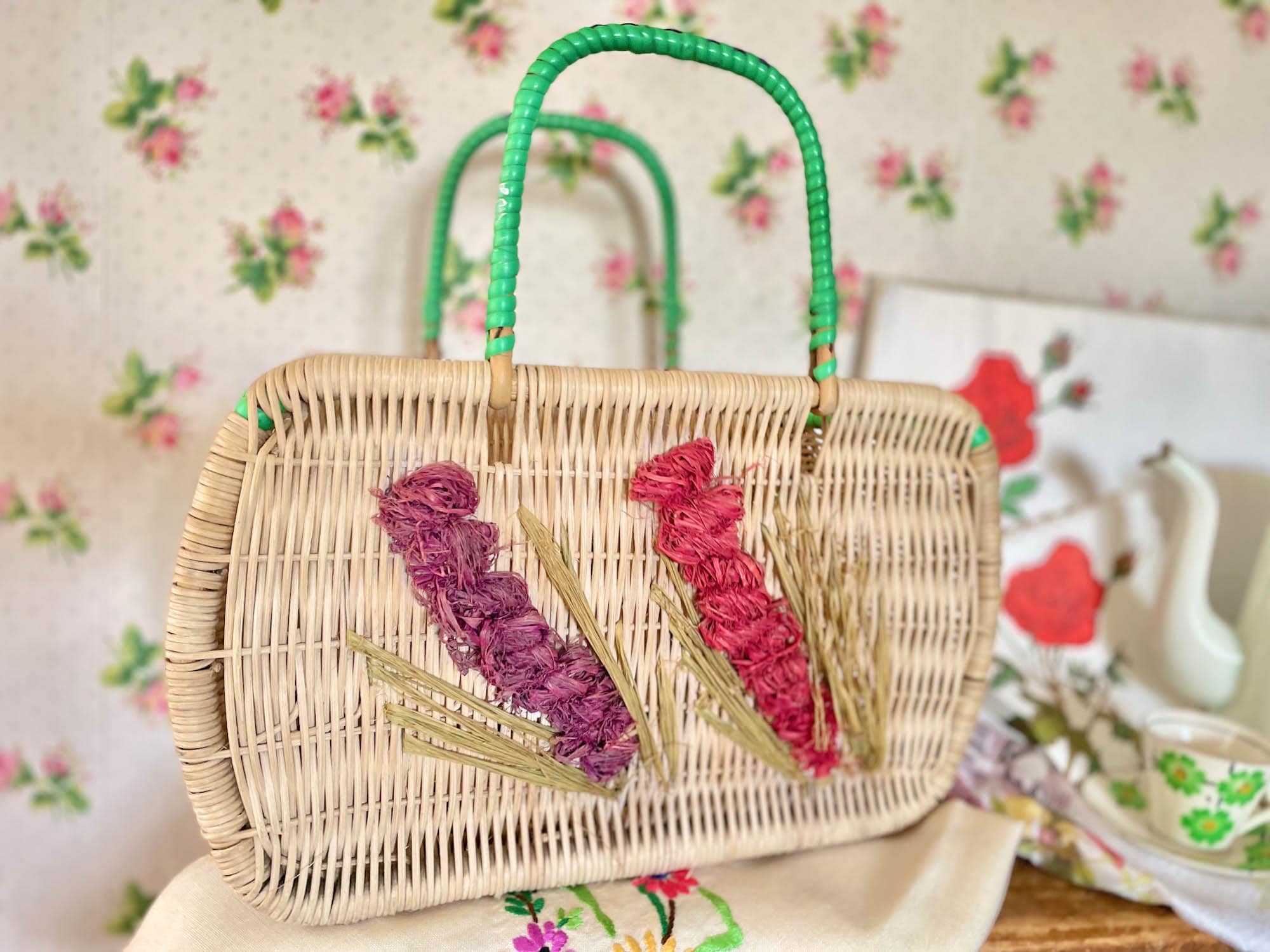 Vintage basket/straw flower basket/wicker basket/shopping basket/French vintage/vintage decor