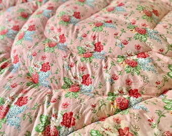 Vintage eiderdown/single eiderdown /vintage bedding/vintage decor/shabby chic bedding/floral eiderdown/single bed cover /floral bedding