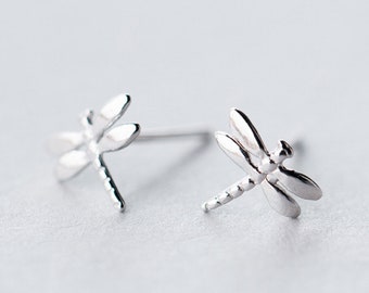 E08 Ear Studs Earrings Iridescent Dragonfly Insect Opal Fire White Silver Plated 