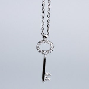Pandora regal key necklace top