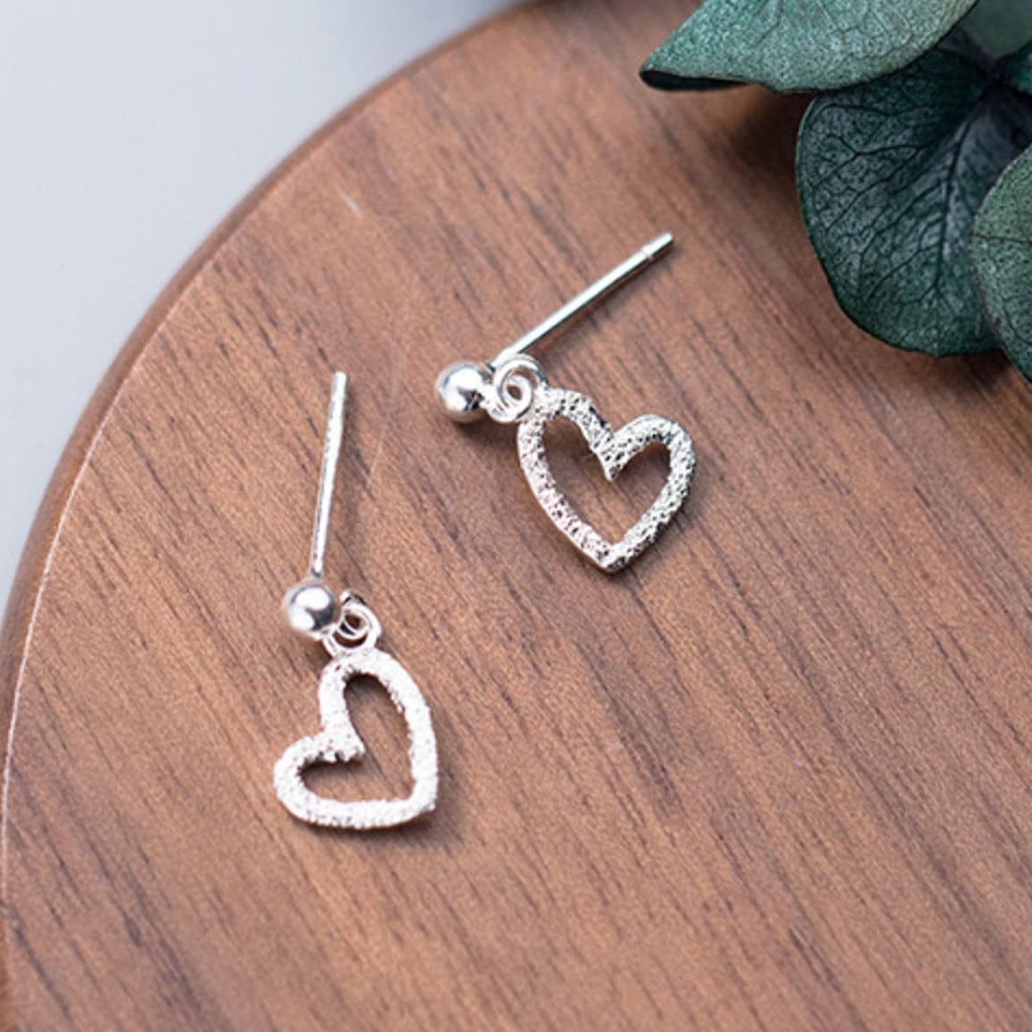 Small heart dangle earrings deals