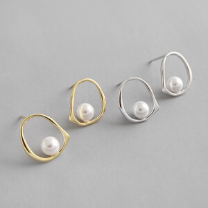 Circle Pearl Drop Earrings , Sterling Silver Studs, Silver/Gold Colour, Modern Minimalist Earrings, Simple Everyday Jewellery, Gifts for Her