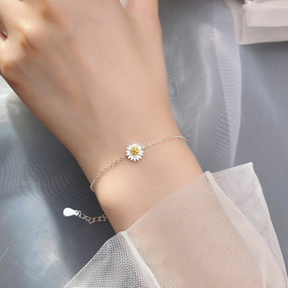 Silver daisy bracelet deals