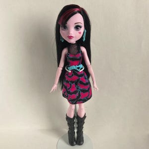 Welcome to Monster High Monstrous Rivals Draculaura Doll with Outfit, G1 Monster High Dolls, Generation 1, MH Doll