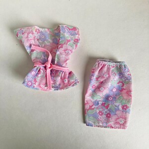 Vintage 2 Piece Barbie Floral Outfit 1980s, Barbie Clothes, Vintage Genuine Mattel Clothing, Blue Doll Outfit, 11.5in Doll