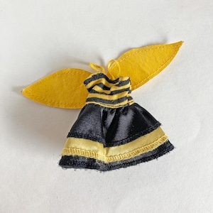Vintage Bratz Yasmin Bee Outfit: Costume Party Doll Clothes & Shoes
