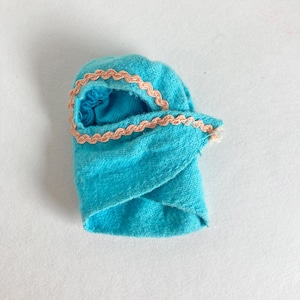 Bratz Lil Angelz Blue Secret Surprise Baby Swaddle Blanket, Bratz Accessories, MGA Doll Clothes, Doll Coat Clothes for 10in Doll, Y2K Bratz,