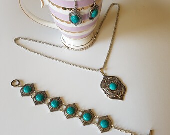 Magnifique parure de bijoux turquoise. Collier, bracelet et boucles d'oreilles