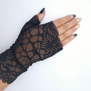 Fashion and Costume Gloves