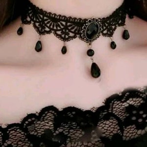Fashionable Choker Necklace