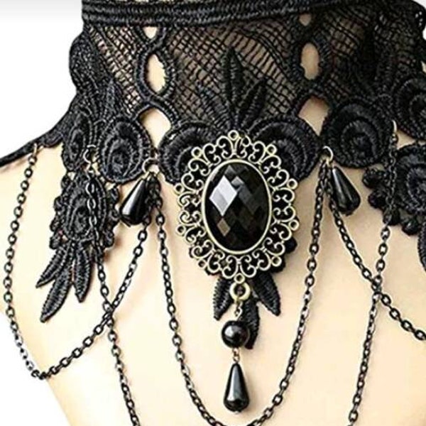 Collier ras de cou en dentelle noire avec beau pendentif