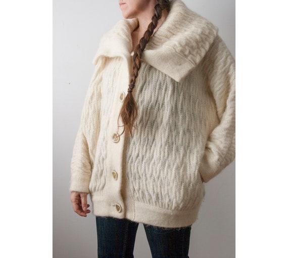 dentelleetfortrelle Cream Mohair Blend Oversized Chunky Cardigan, Vintage Batwing Collared Textured Ivory Mohair Sweater Coat, 80s Mohair Cocoon Cardigan Jacket