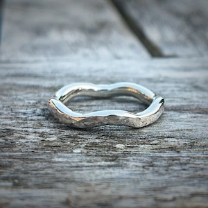 2.5mm Thick Handmade Sterling Silver Wavy Ring, Sterling Silver Hammered Ring, Curved Ring, Embossed Ring, Stacking Ring, Gift for Her