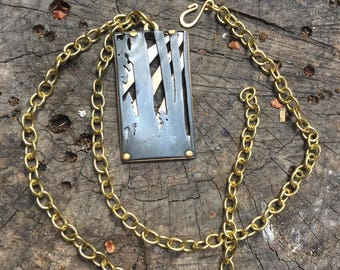 Colgante de silueta del bosque