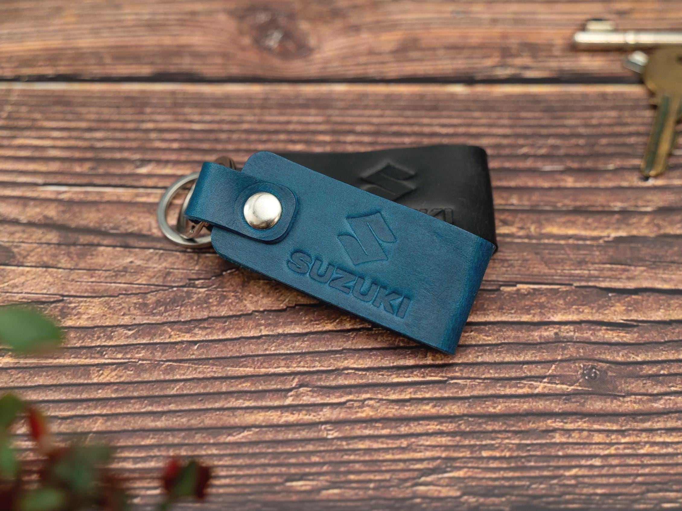 Suzuki Black Leather & Metal Keychain – 5 3/4" Quick-Release Motorcycle Key Holder