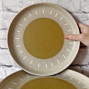 DENBY Ode Plate: Mid-Century Modern Mustard Yellow Stoneware