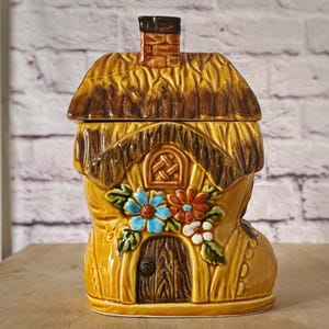 Vintage Large Old Woman Who Lived in a Shoe Cookie Jar  || Retro Kitchen Decor || Made in Japan || House Boot Shaped Ceramic Jar with Lid