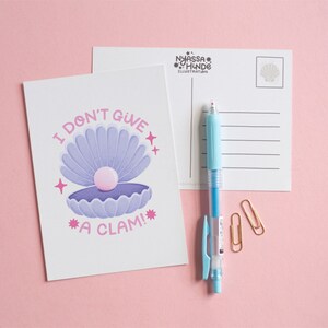 Je m'en fous - Carte postale A6 | Illustration de bord de mer | cadeau de Cornouailles | Mini impression d'art | Illustration de Nyassa Hinde