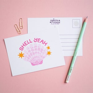 Shell ouais ! - Impression carte postale A6 | Illustration de bord de mer | cadeau de Cornouailles | Mini impression d'art | Illustration de Nyassa Hinde