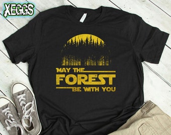 May the Forest Be With You, Sci Fi, Holzfäller, Baum Hugger Shirt, Camping Geschenk, Wandern Geschenk, Science Fiction, Geek Geschenk, Nerd Shirt