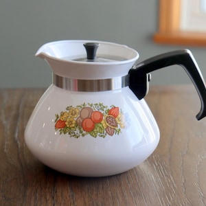 Théière vintage Corning ware 6 tasses Théière « Épices de vie » Dessus de cuisinière avec couvercle en acier inoxydable d'origine P-104
