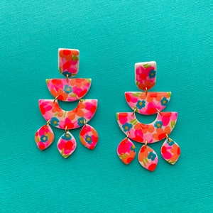 CLEO Fleurs néon colorées Boucles d'oreilles en pâte polymère fabriquées à la main Rose fluo Orange Bleu image 3