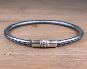 Metallic Silver Black Leather Bracelet with an Elegant Magnetic Clasp, Minimalist Round Leather Bracelet Bangle, Pretty Leather Jewelry