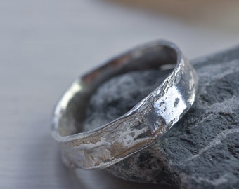 Textured wide, furled band silver ocean ring- size R