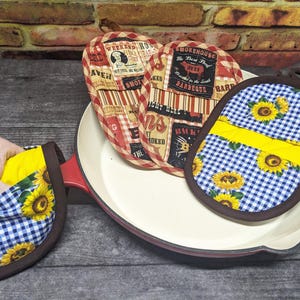 Stylish Pocket Pot Holder: Triple Batting, Insulated Oven Mitt